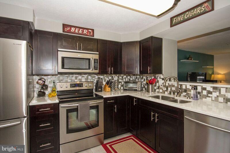 CONSTANT FRIENDSHIP - Residential