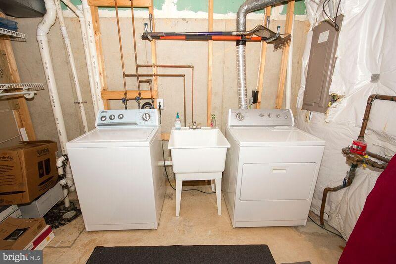 CONSTANT FRIENDSHIP - Residential