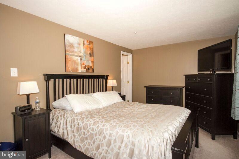 CONSTANT FRIENDSHIP - Residential