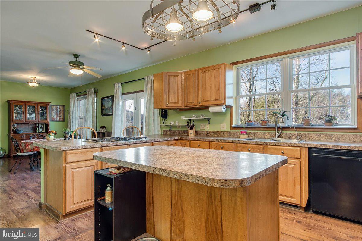 CHESTNUT GROVE - Residential