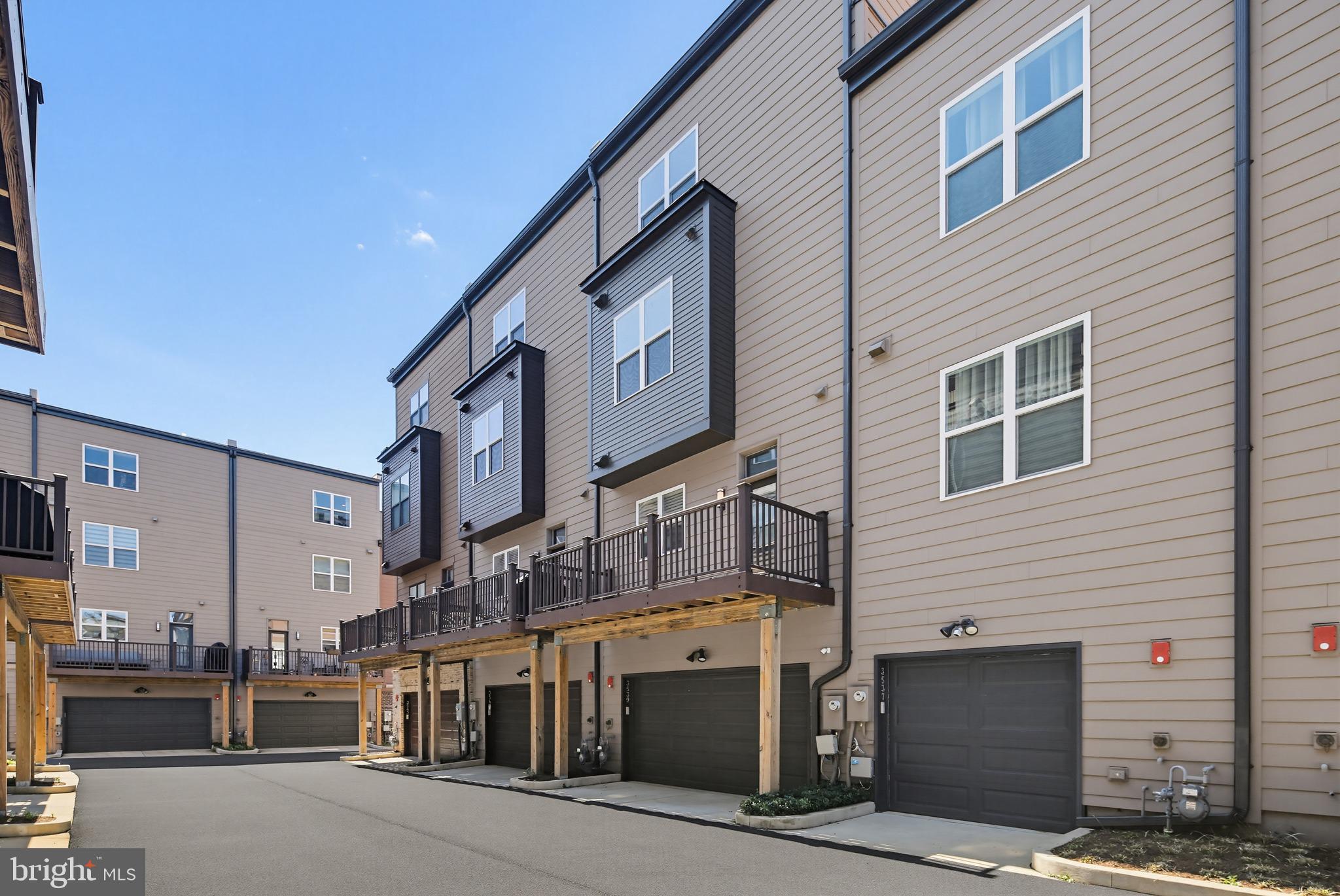 TOWER OAKS - Residential