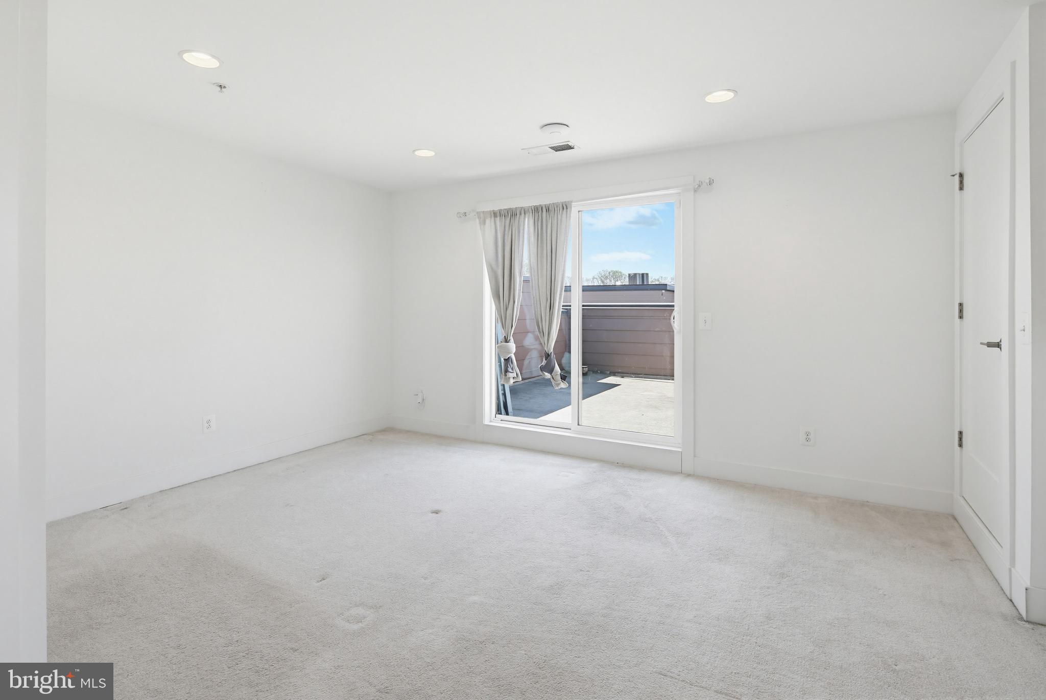 TOWER OAKS - Residential