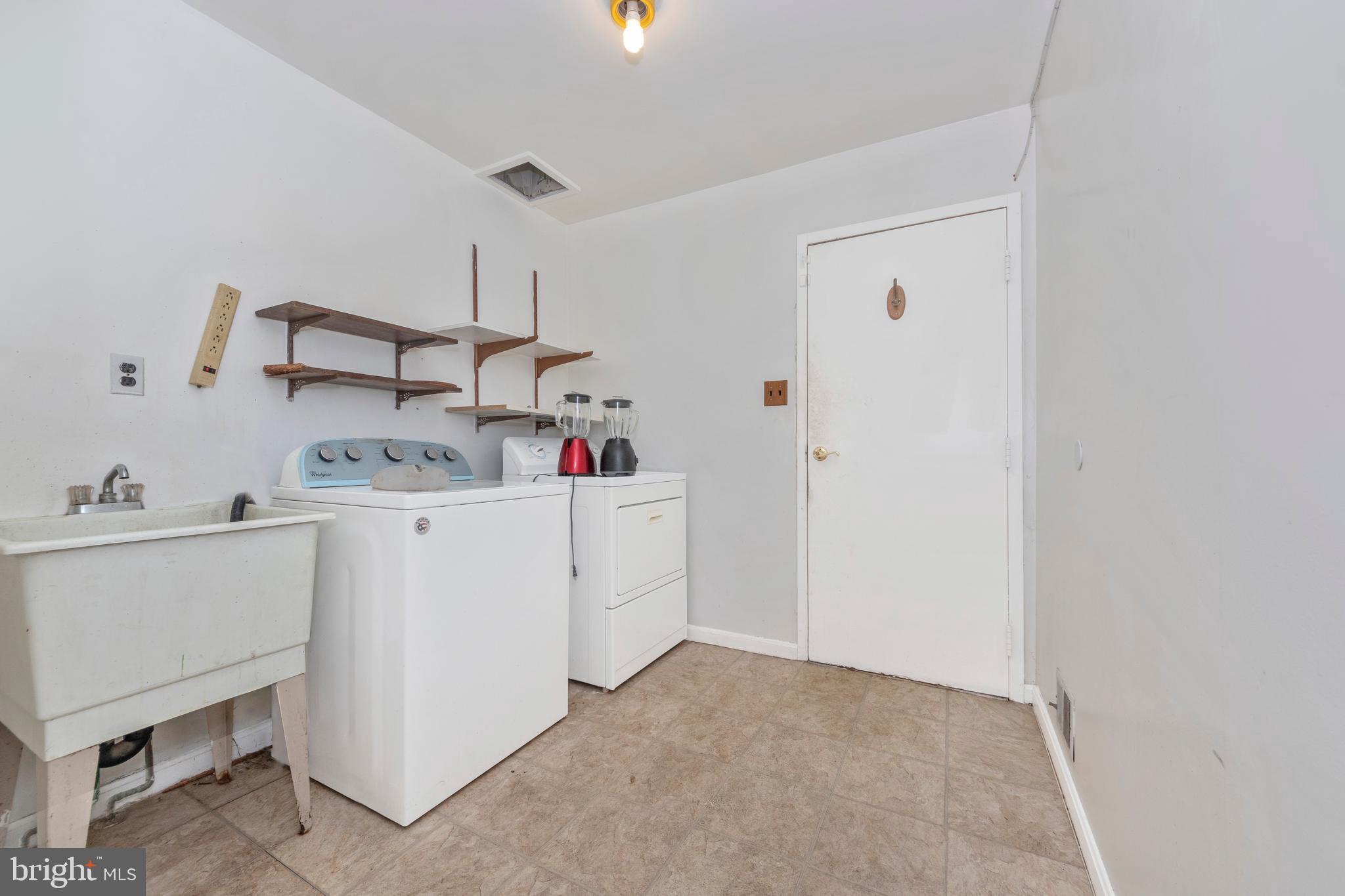 COLLEGE PARK WOODS - Residential