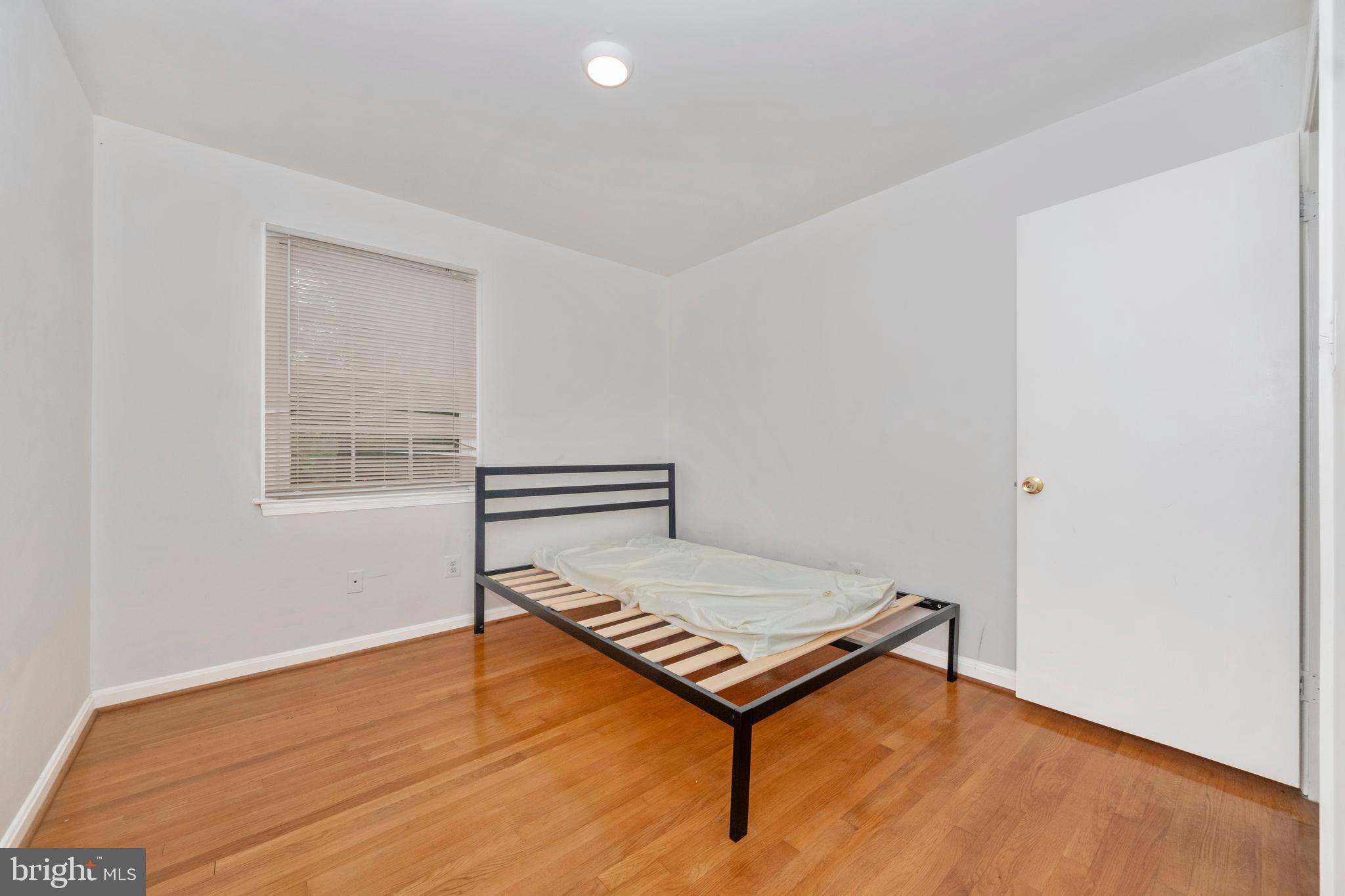 COLLEGE PARK WOODS - Residential