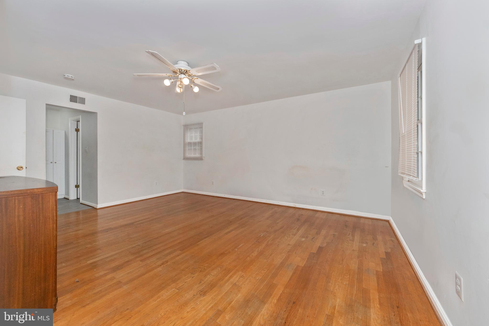 COLLEGE PARK WOODS - Residential