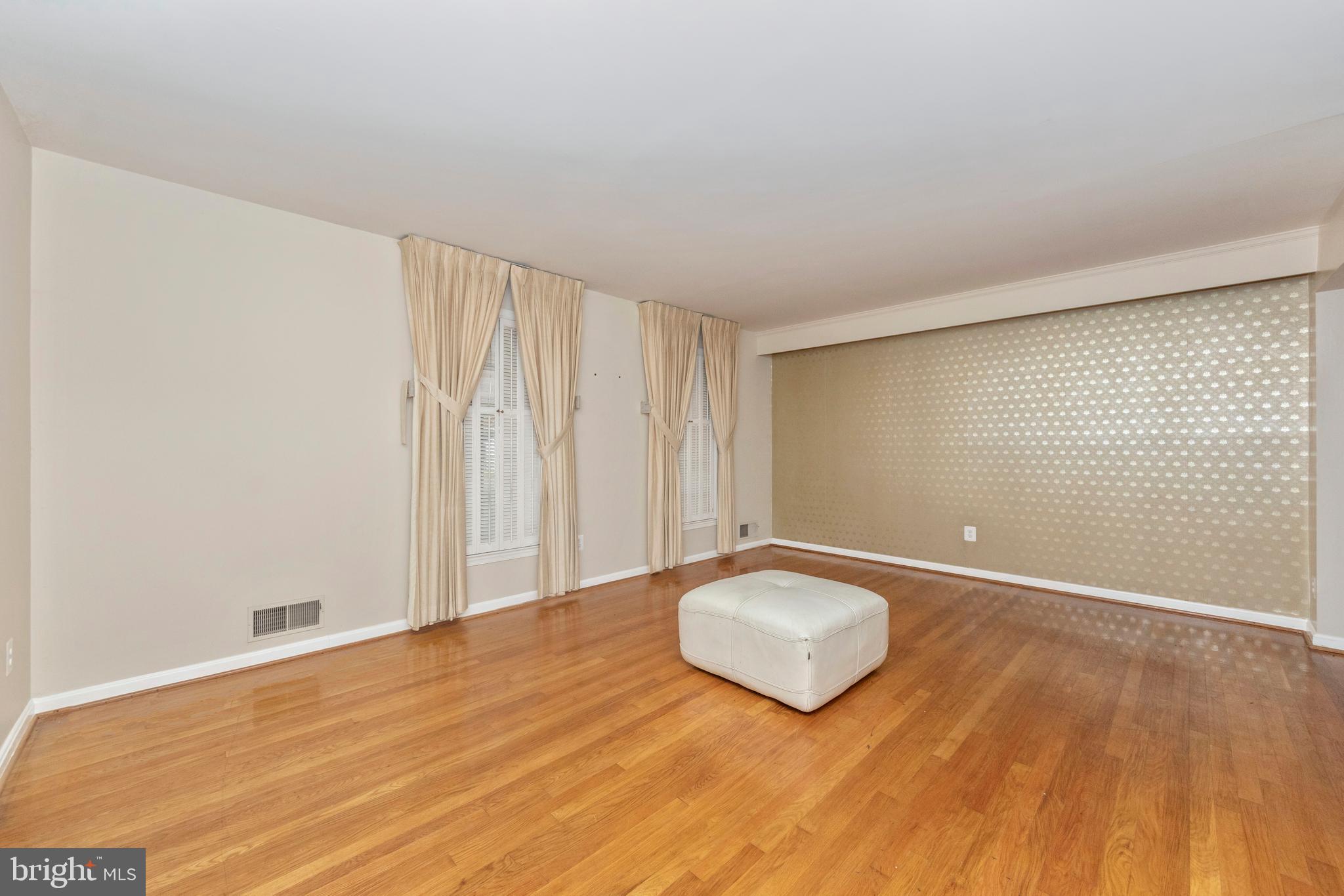 COLLEGE PARK WOODS - Residential