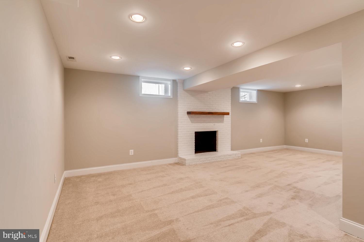 NORTHAMPTON - Residential