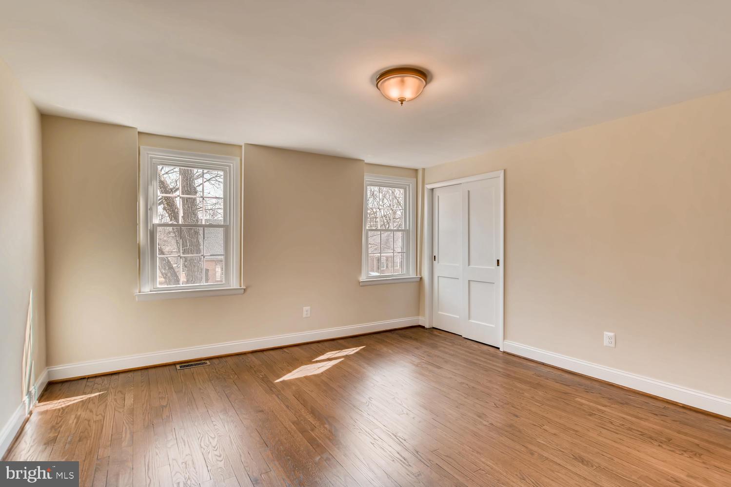 NORTHAMPTON - Residential