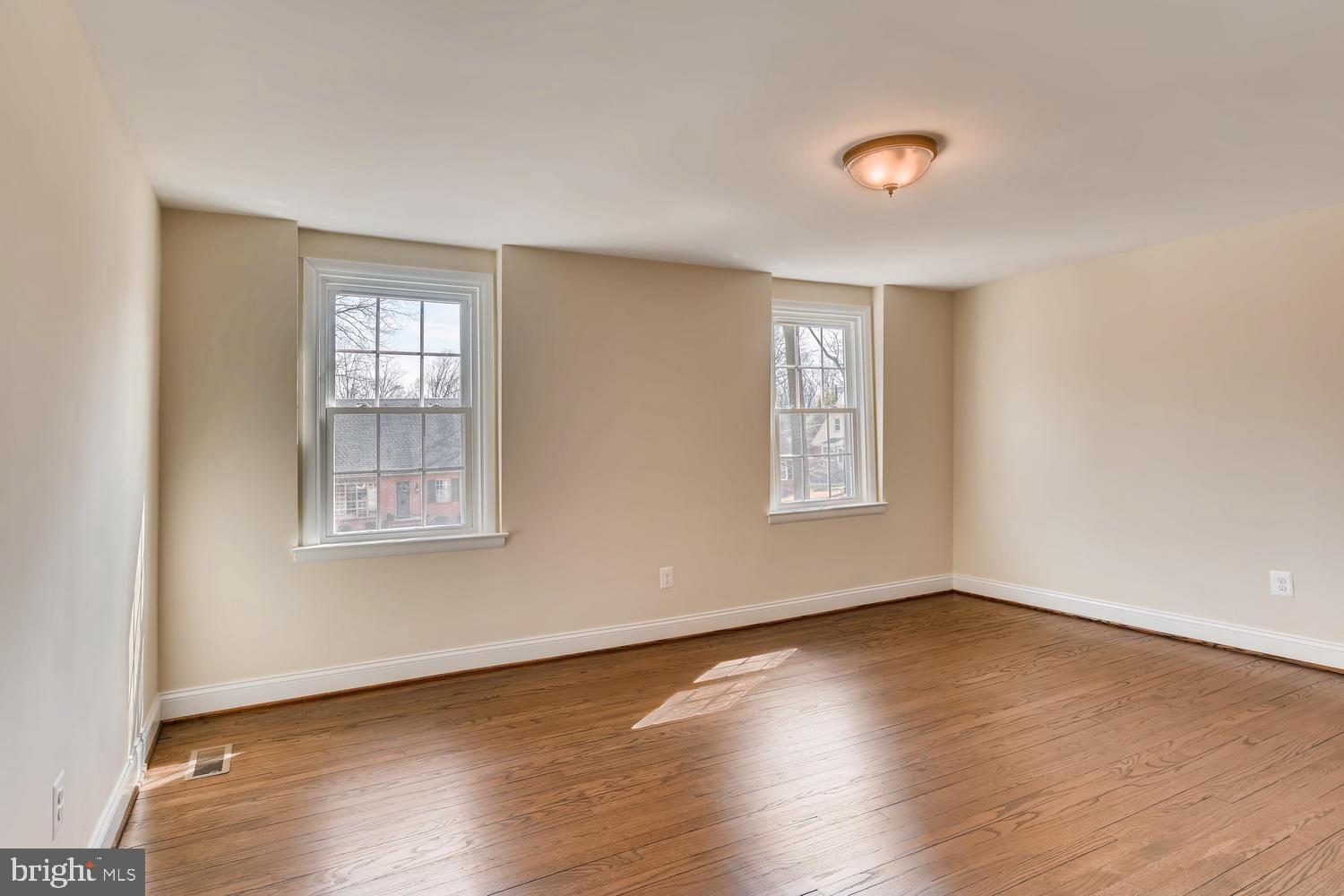 NORTHAMPTON - Residential