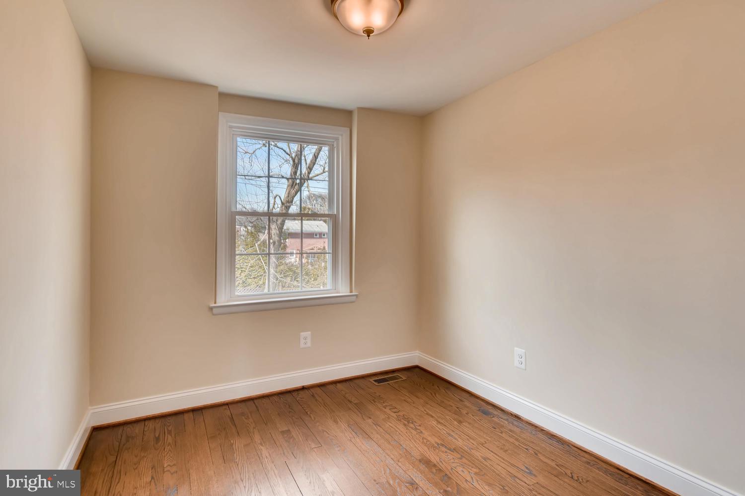 NORTHAMPTON - Residential