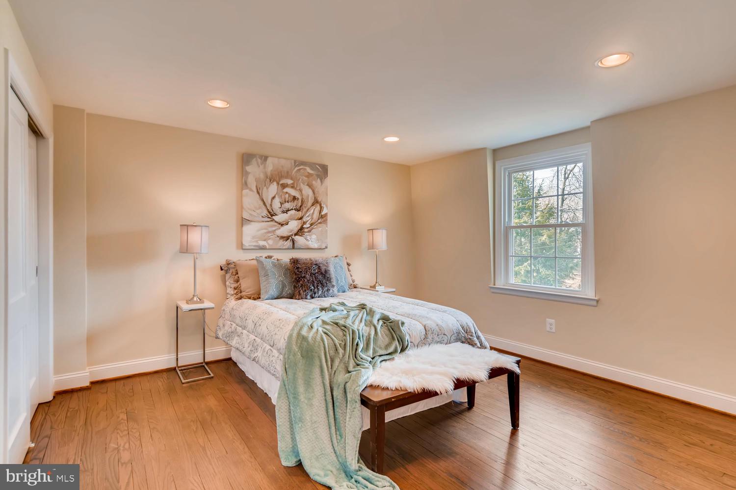 NORTHAMPTON - Residential