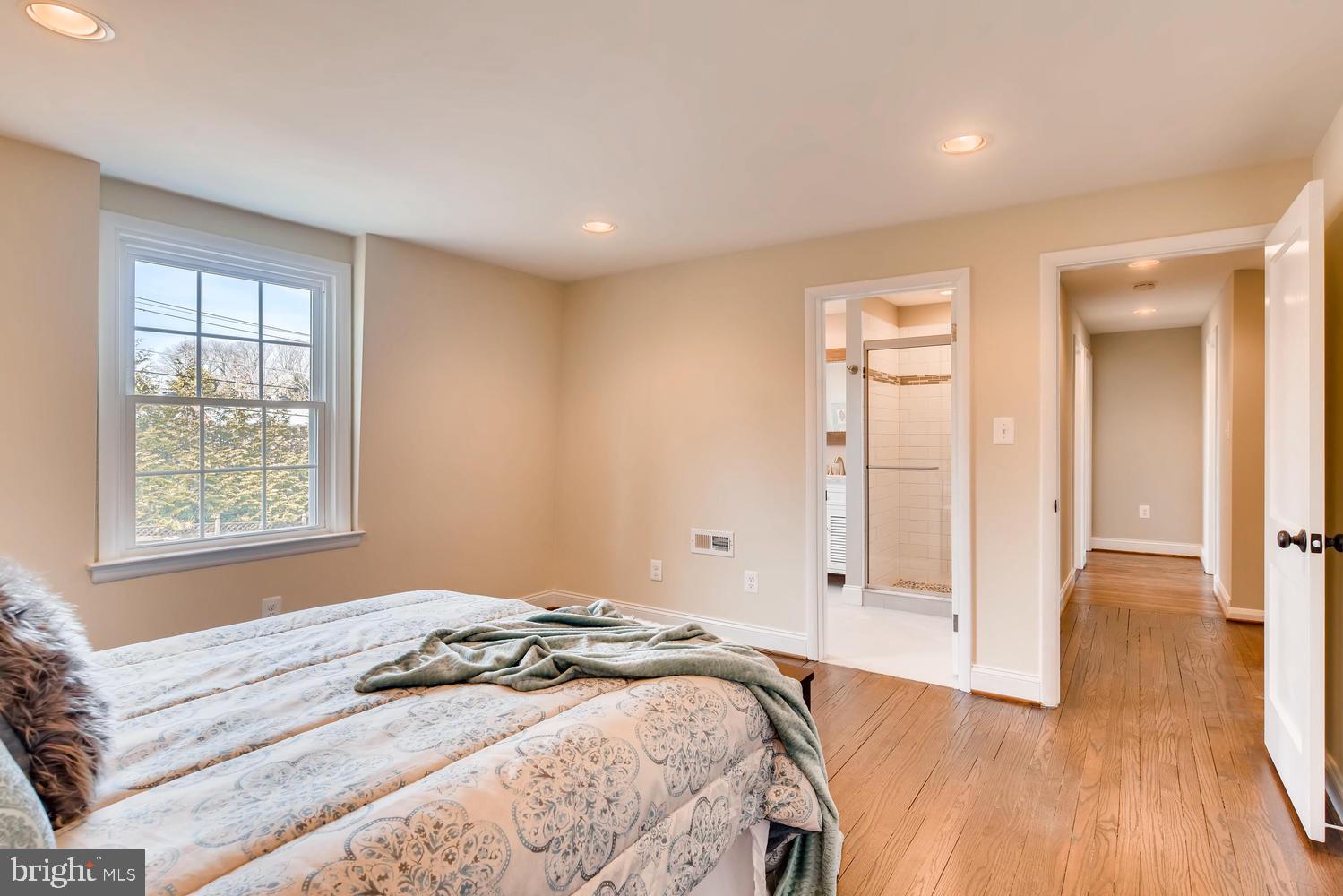 NORTHAMPTON - Residential