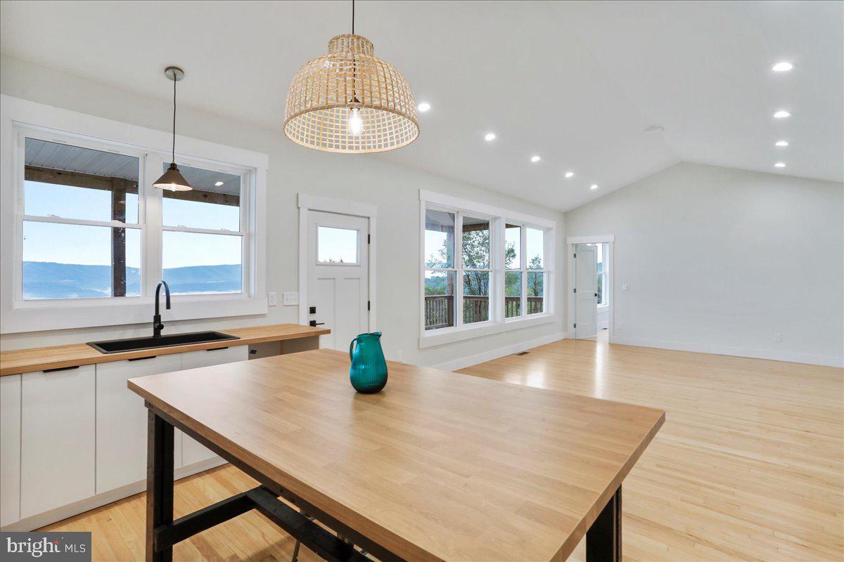 APPLEFIELDS OF HEAVEN - Residential