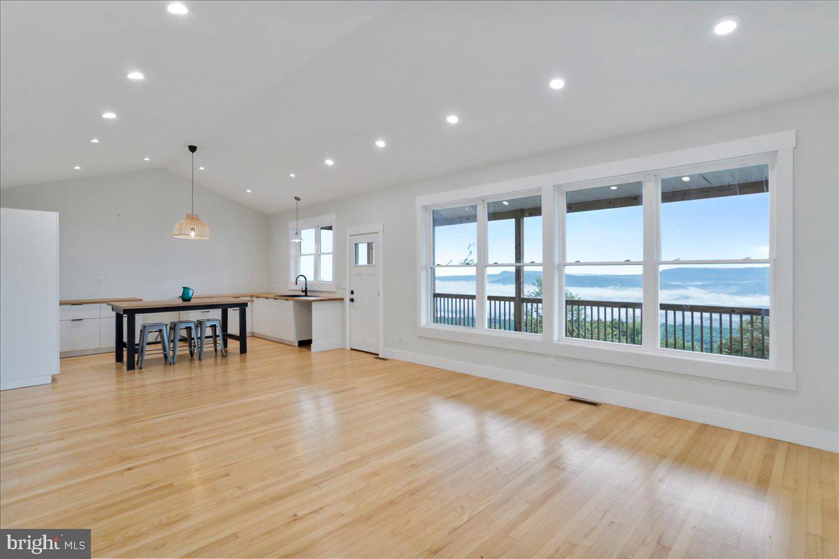 APPLEFIELDS OF HEAVEN - Residential