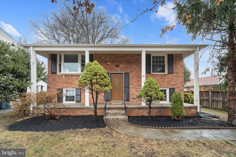 Photo of 114 Prince Street NE, LEESBURG, VA 20176 (MLS # VALO2116670)