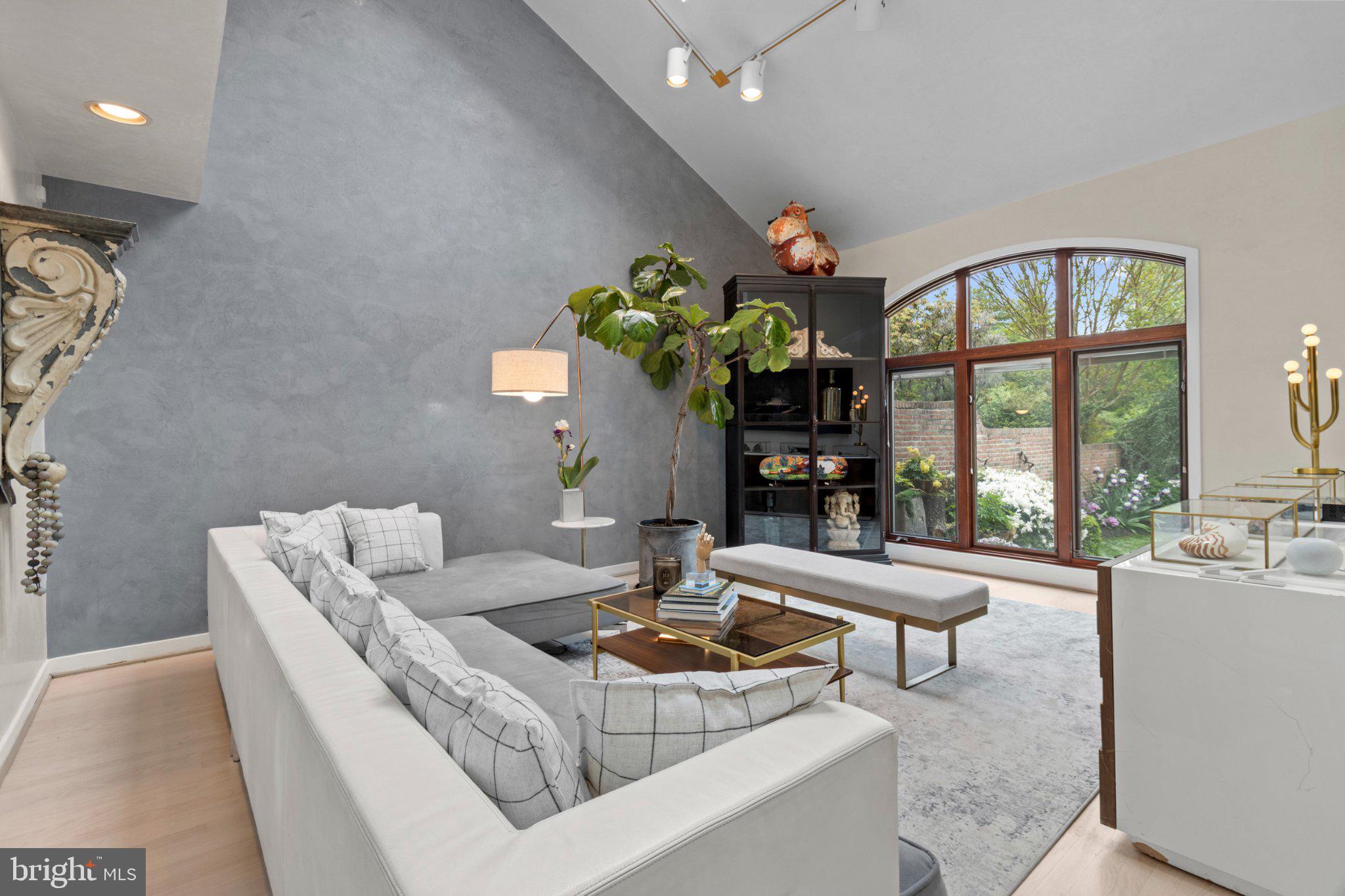 FAIRTHORNE - Residential