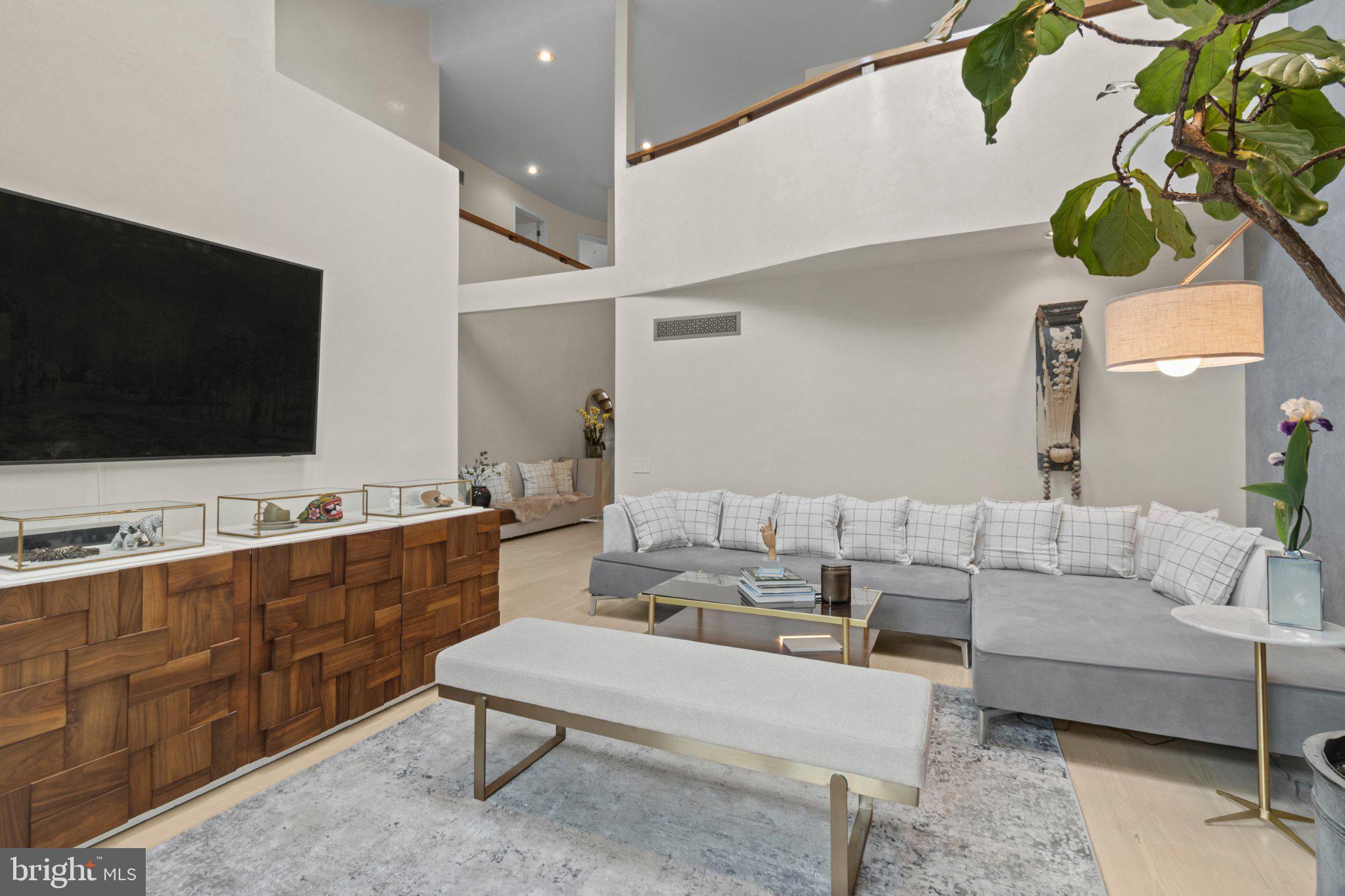 FAIRTHORNE - Residential