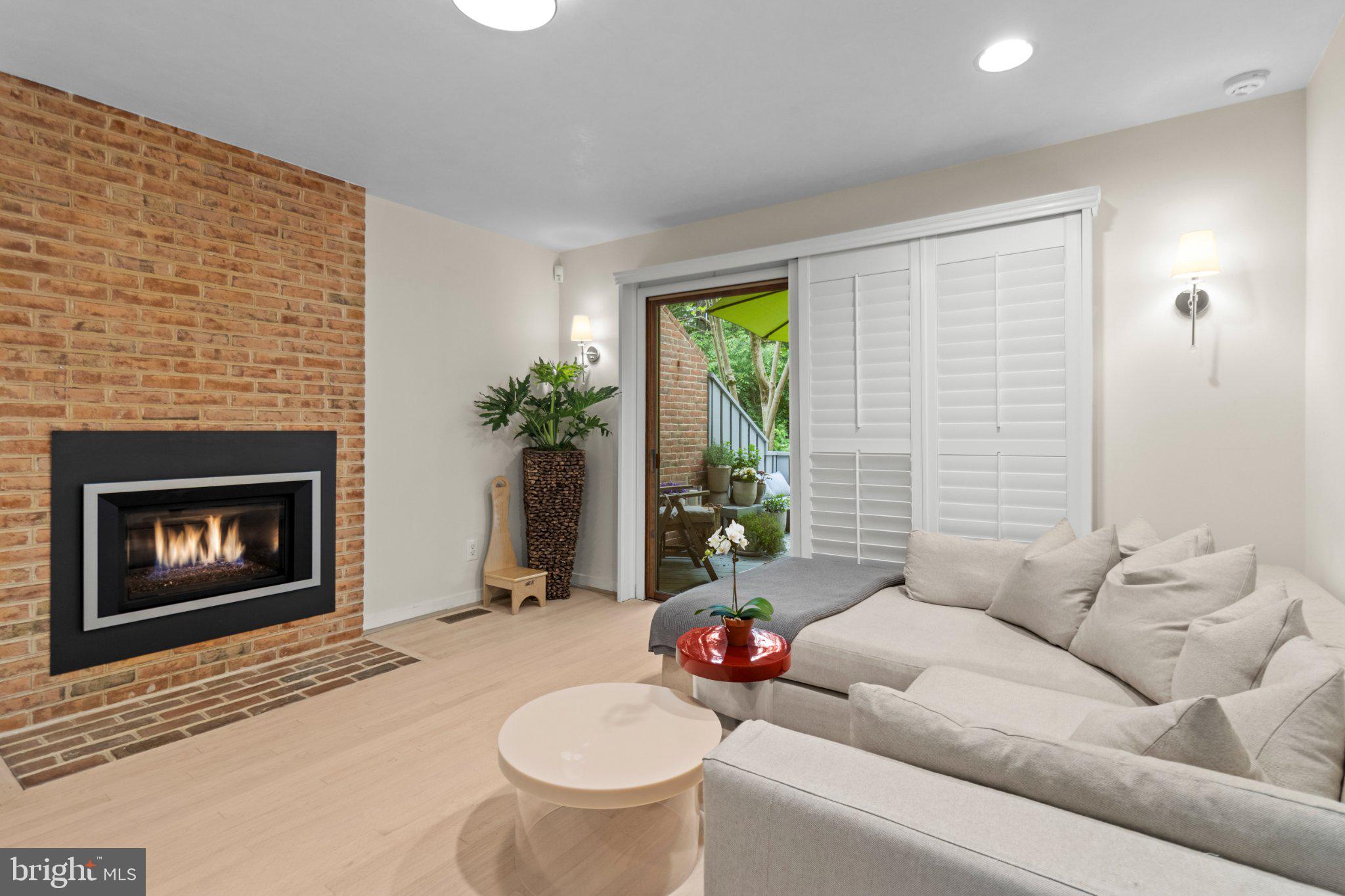 FAIRTHORNE - Residential