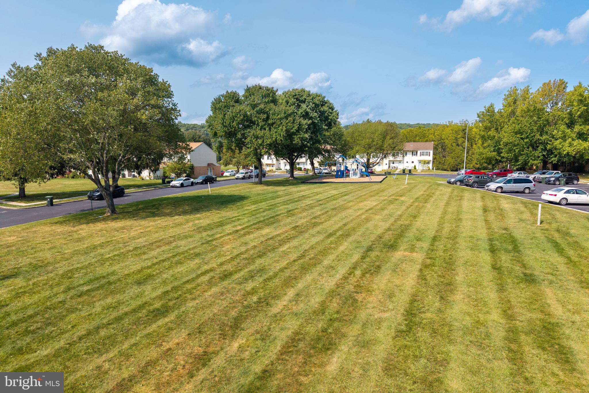 BEAVER RUN KNOLL - Residential