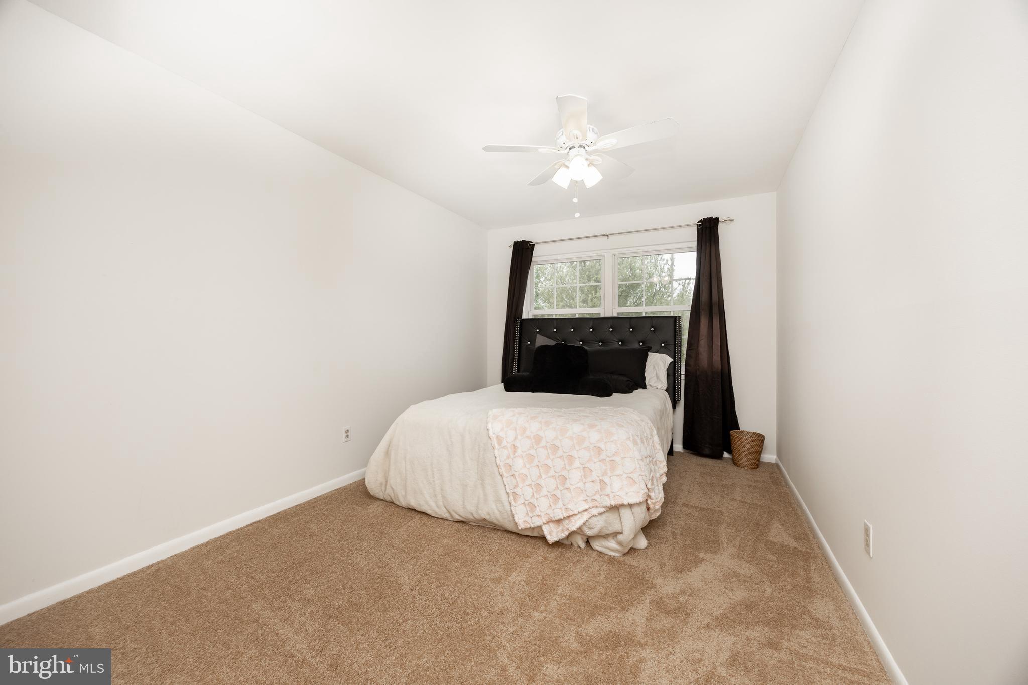 BEAVER RUN KNOLL - Residential