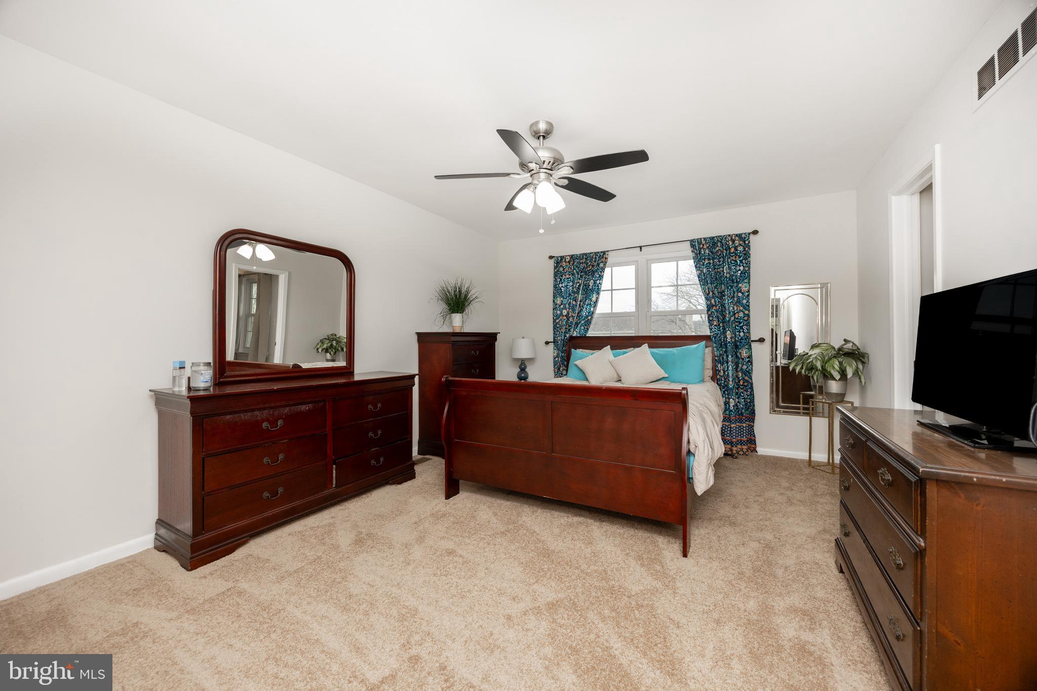 BEAVER RUN KNOLL - Residential