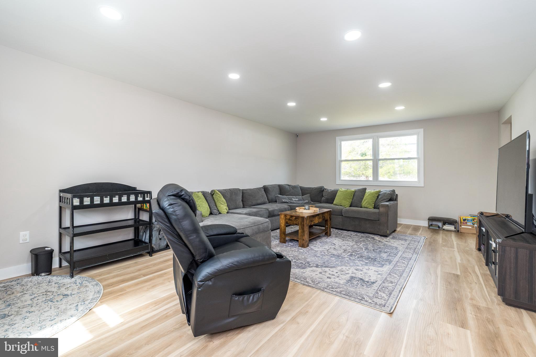 WARMINSTER HGTS - Residential