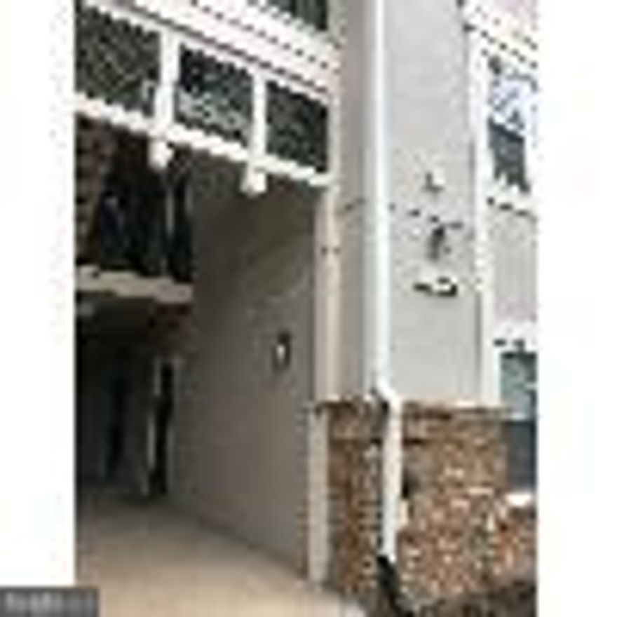 LOVELY One bedroom, one bath condo. This unit is in a prime location with easy access to the Toll Road, the Town Center, employment centers plus it overlooks the pool and clubhouse! your tenants will love this unit!  This efficient unit includes washer/dryer, gas fireplace, balcony, and more!  Feel free to call me with questions.