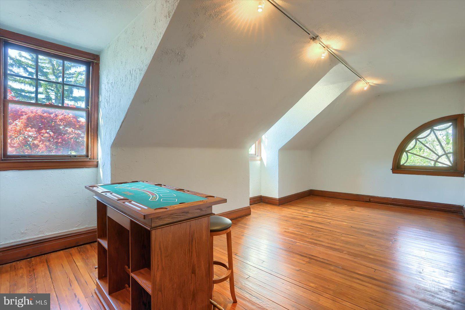 ELMWOOD - Residential