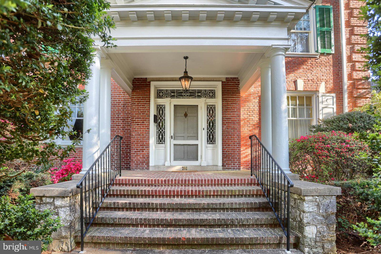 ELMWOOD - Residential