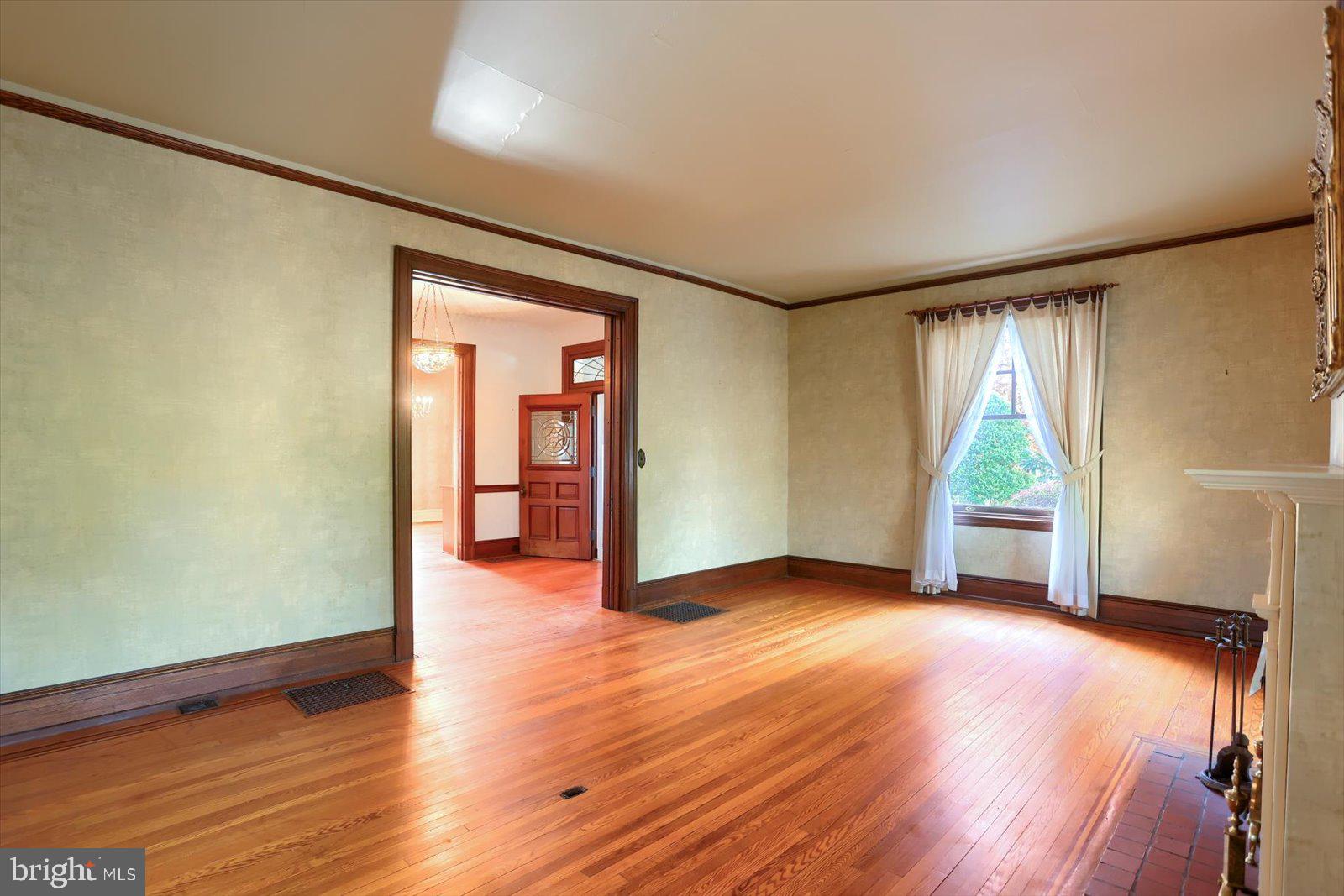 ELMWOOD - Residential