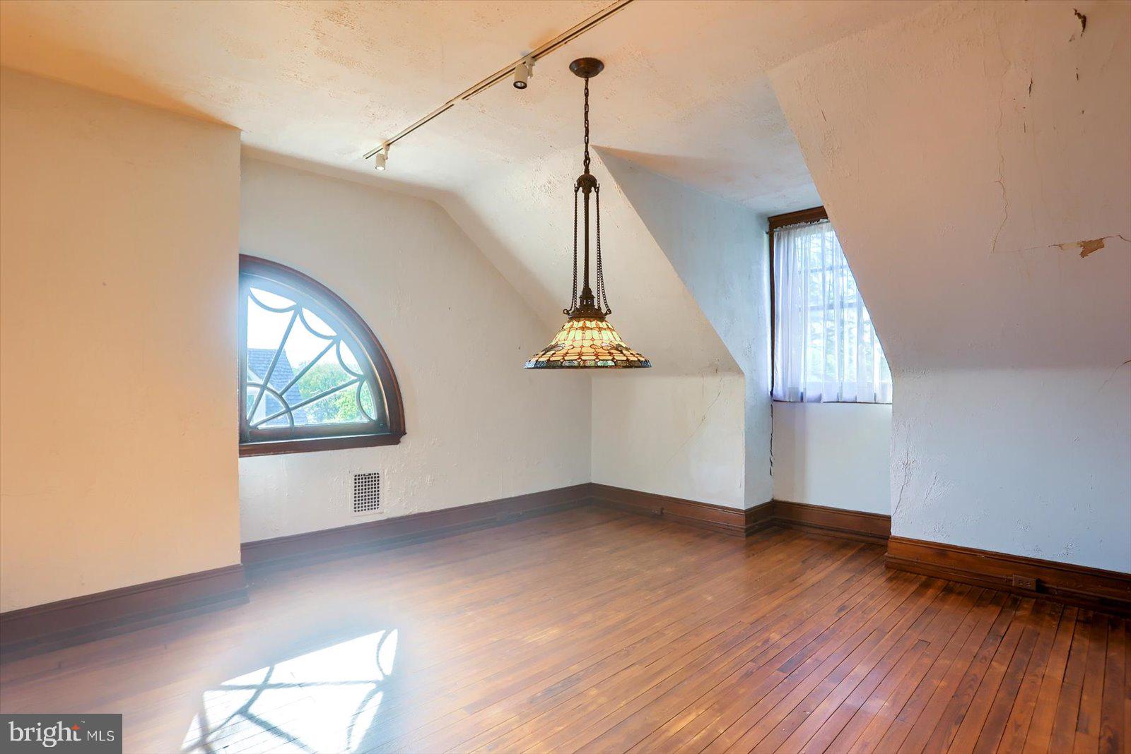 ELMWOOD - Residential