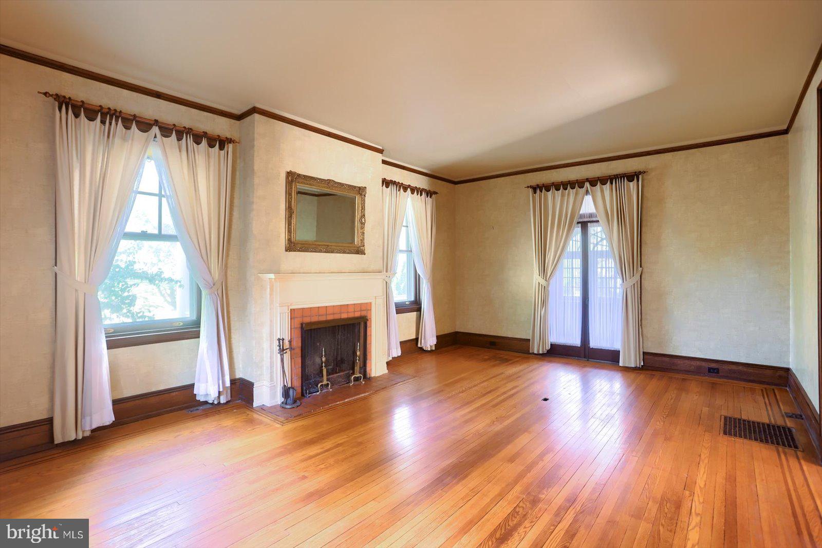 ELMWOOD - Residential