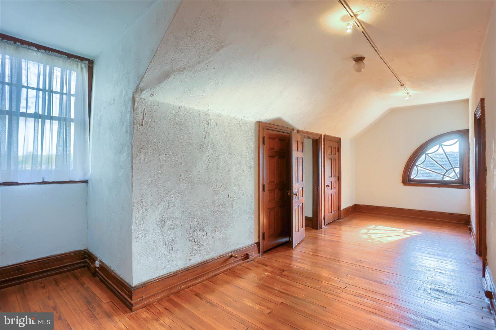 ELMWOOD - Residential