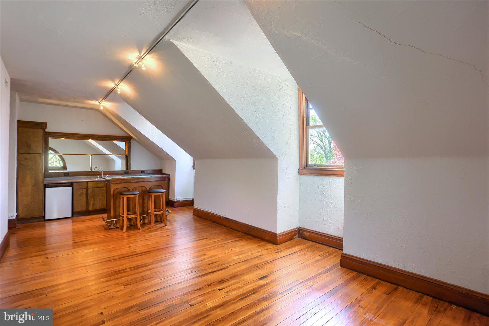 ELMWOOD - Residential