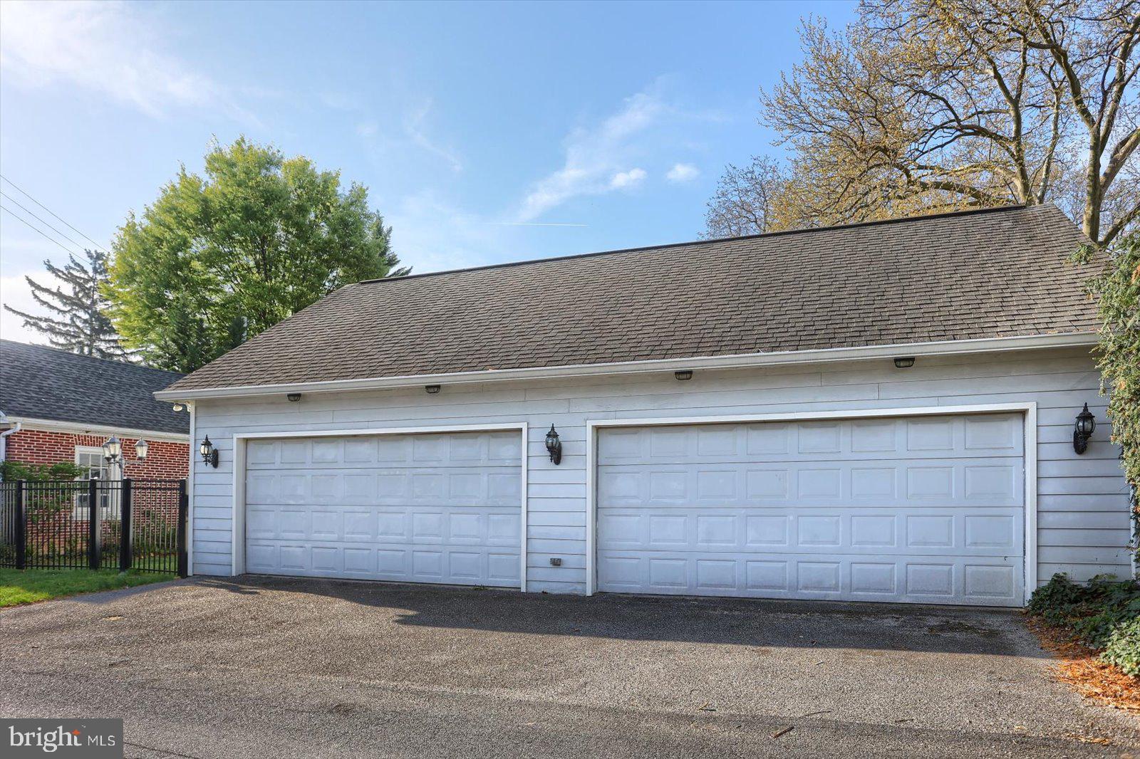 ELMWOOD - Residential