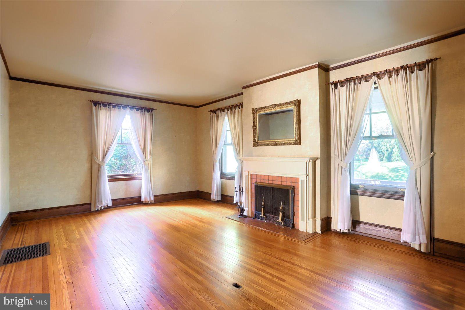 ELMWOOD - Residential