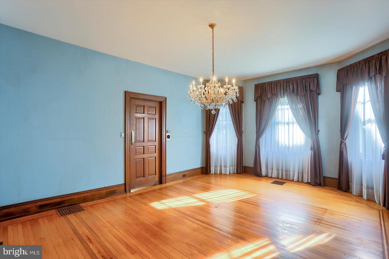 ELMWOOD - Residential