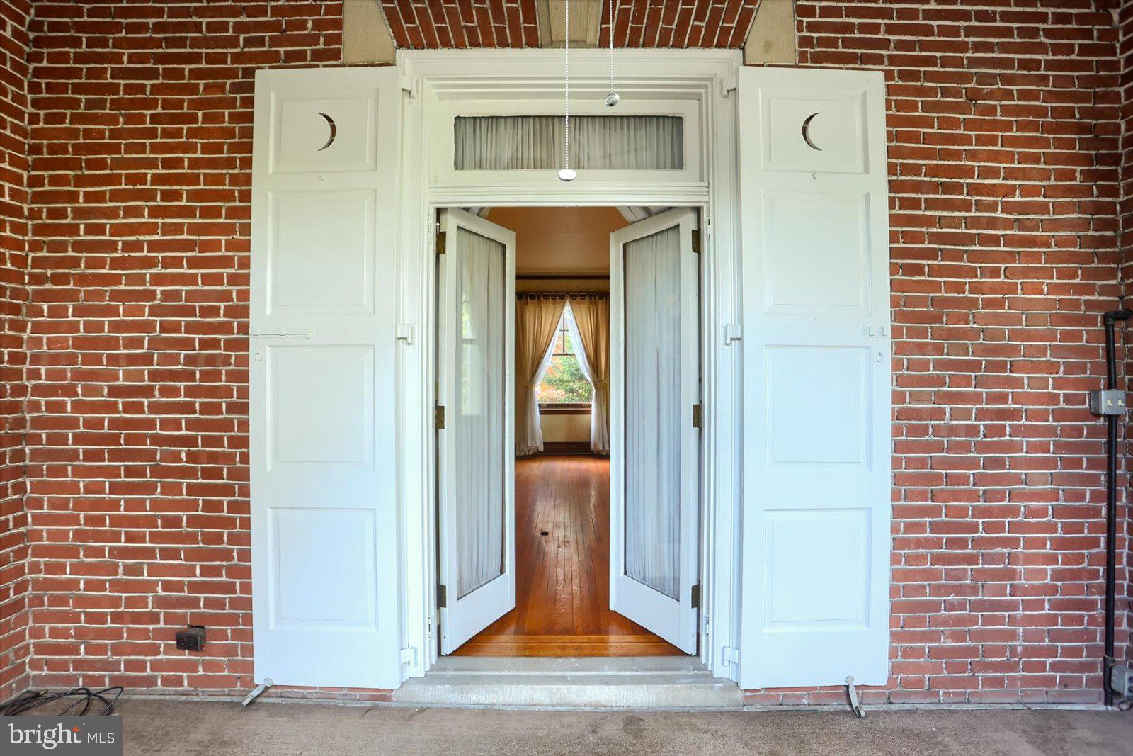 ELMWOOD - Residential