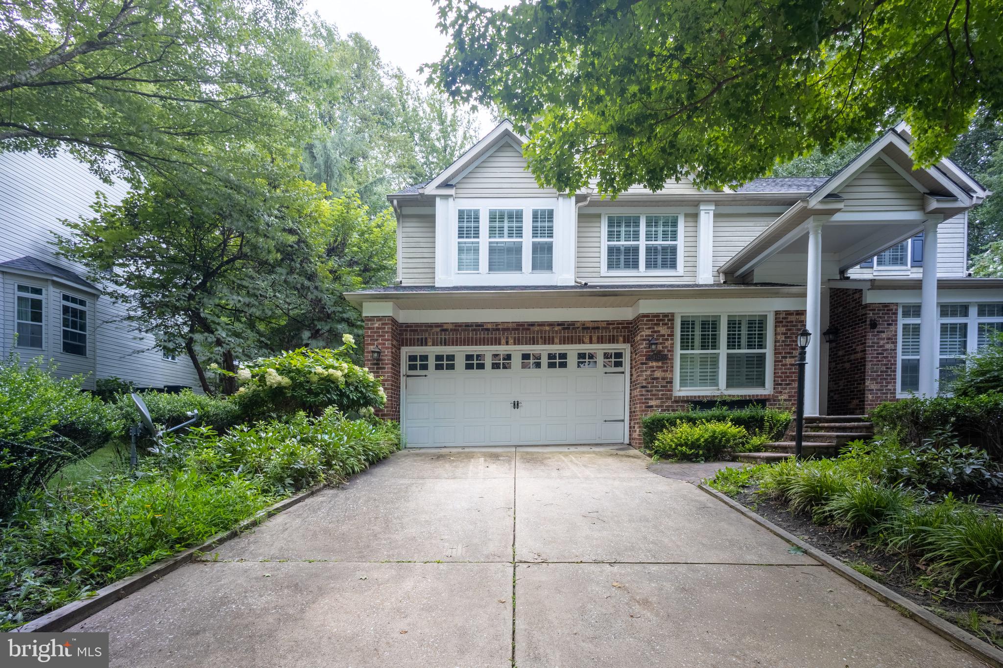 5425 WOODED WAY