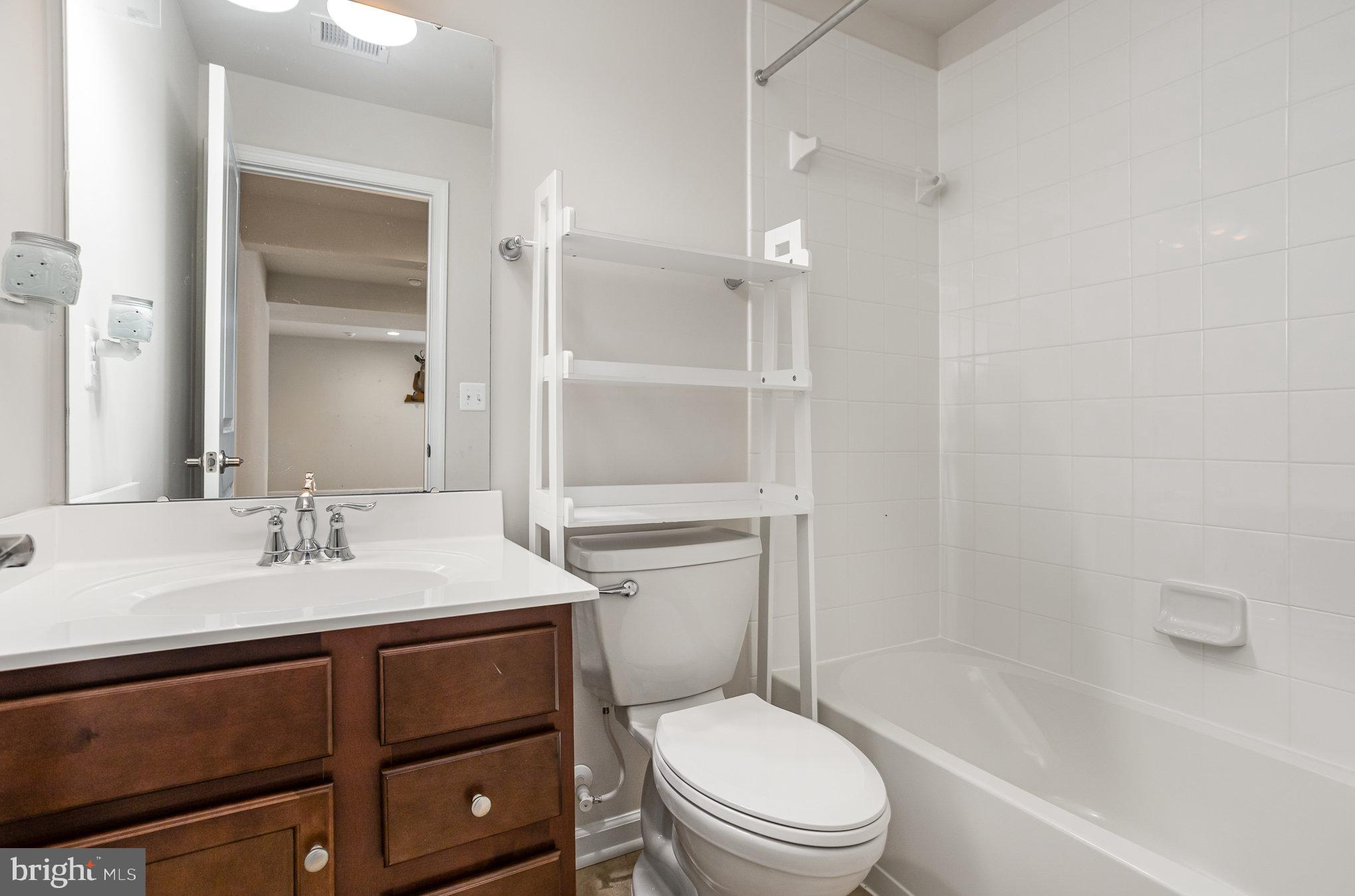 LEE'S PARKE - Residential