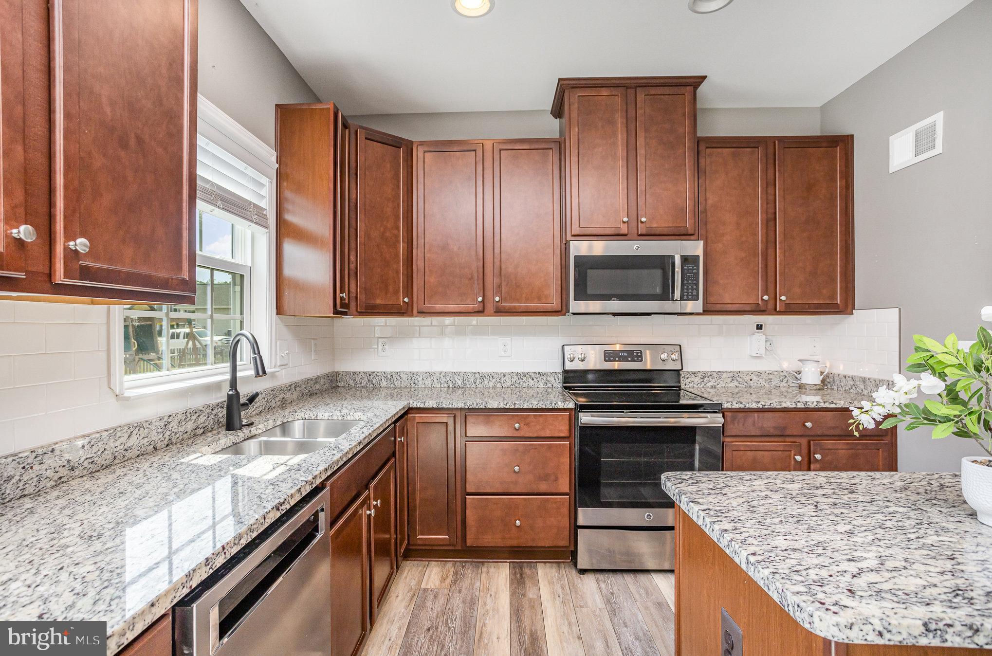 LEE'S PARKE - Residential