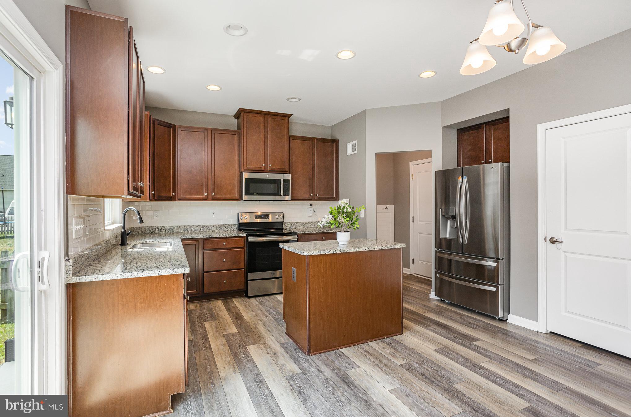 LEE'S PARKE - Residential