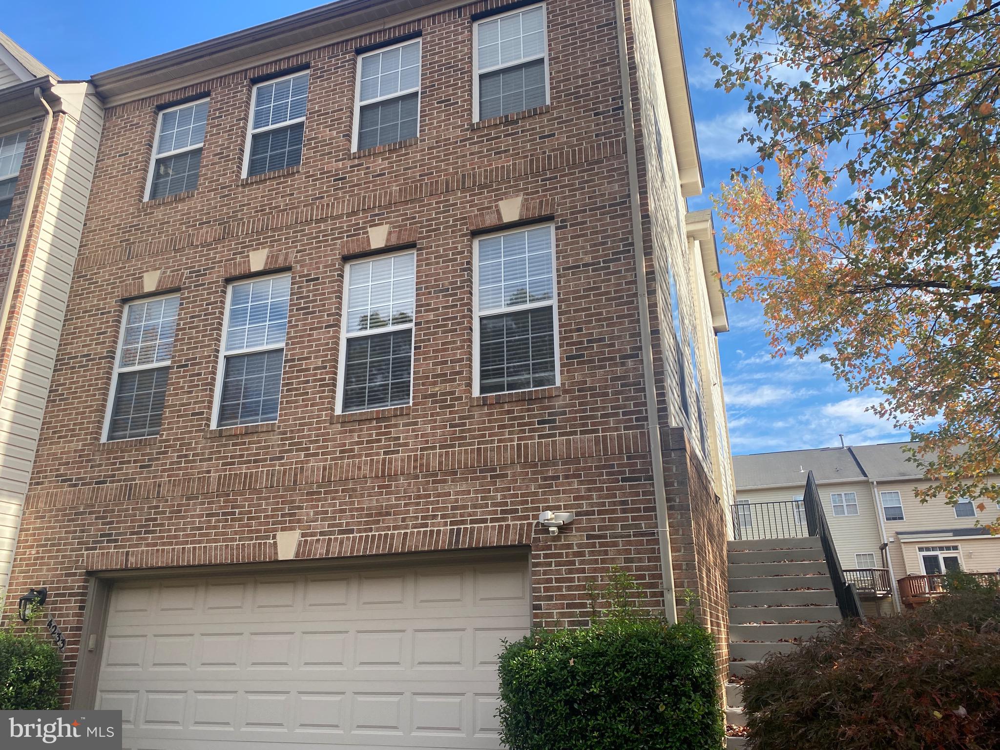 FAIR LAKES COURT - Residential Lease