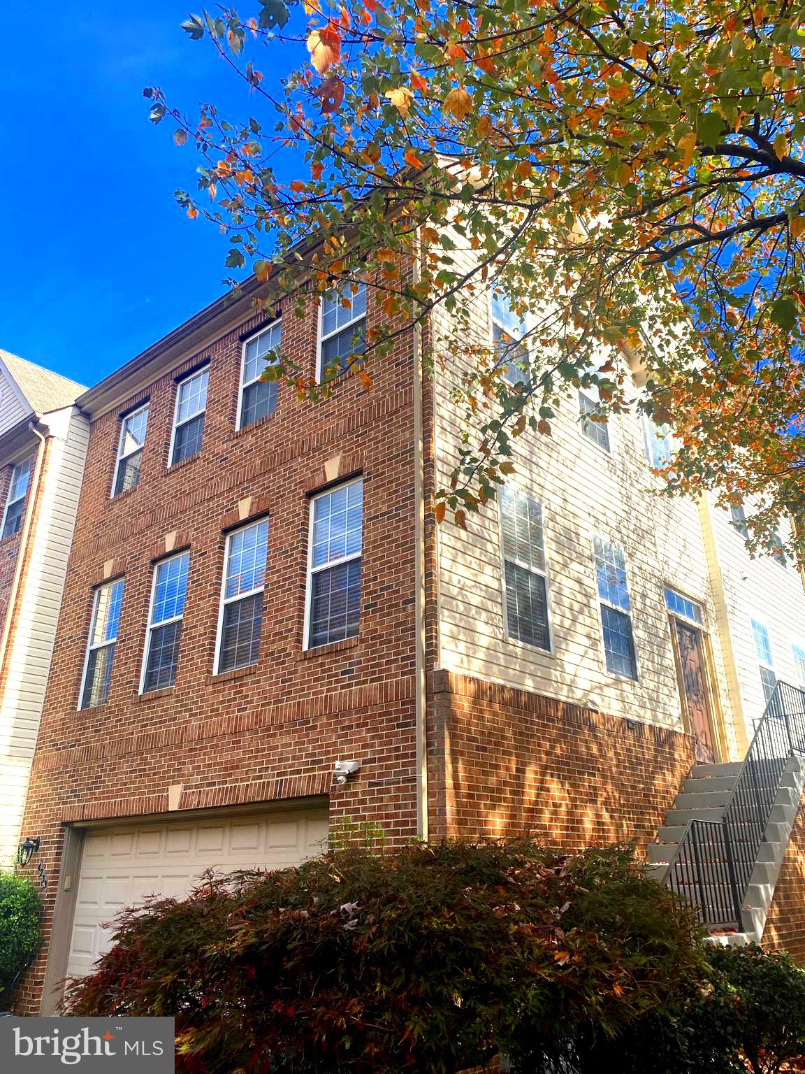 FAIR LAKES COURT - Residential Lease