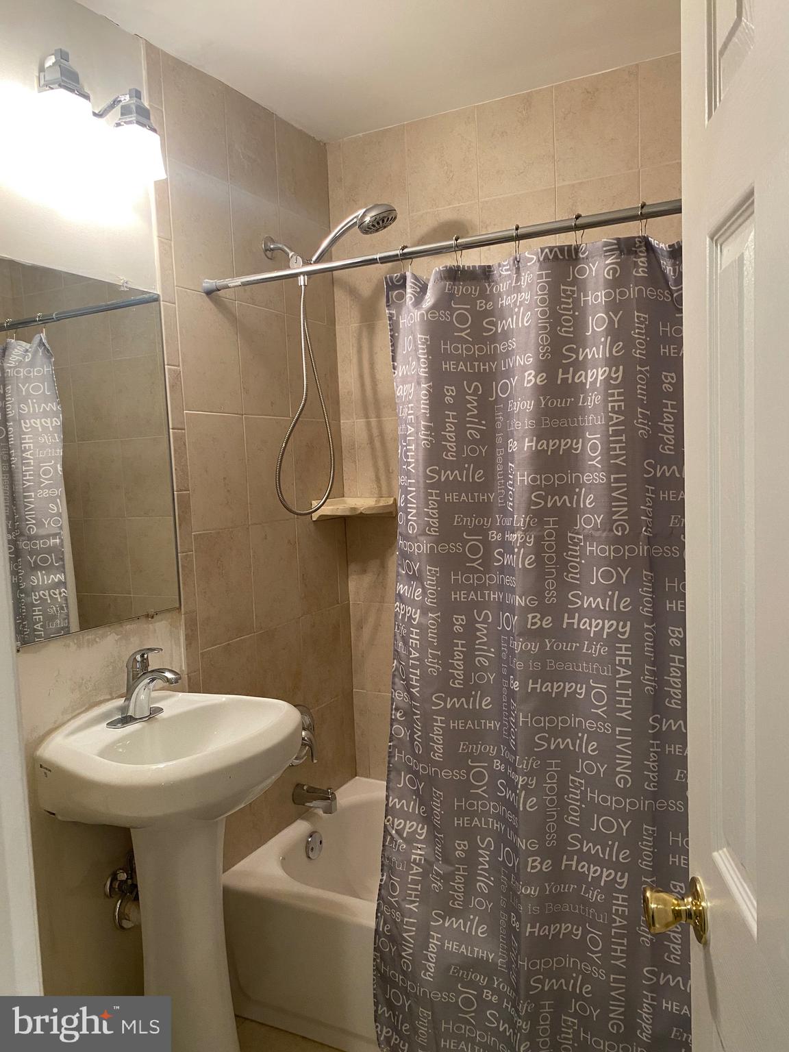 FAIR LAKES COURT - Residential Lease