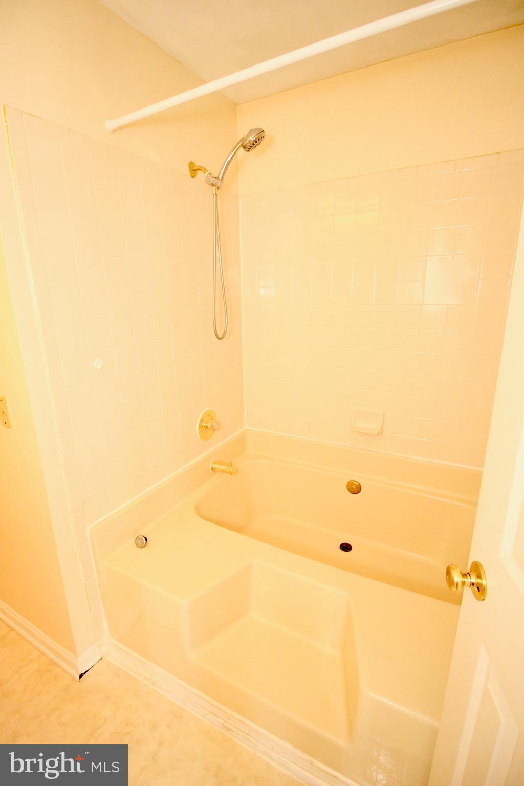 KINGSTOWNE - Residential Lease