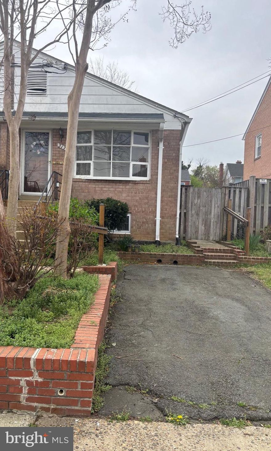 Welcome to this amazing opportunity to own a home in the lively heart of Del Ray! This property boasts two bedrooms and a full bathroom on the upper level, as well as three NTC rooms and an additional full bathroom in the basement. The possibilities are endless! Entertain friends and family in your fully fenced backyard, and appreciate the convenience of parking in your own driveway. You’ll find yourself just minutes away from the Potomac Yards shopping center, metro stations, Virginia Tech’s new Innovation Campus, the airport, and Washington, D.C.