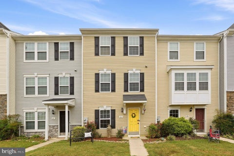 Townhouse For Sale - 56 Lieutenant Court<br/> BUNKER HILL, WV 25413