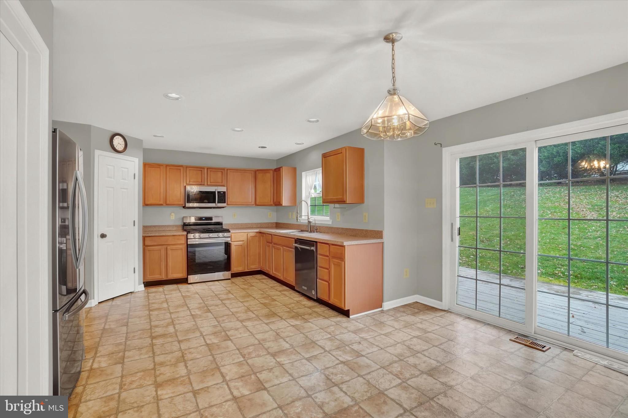 735 CLYDESDALE DRIVE