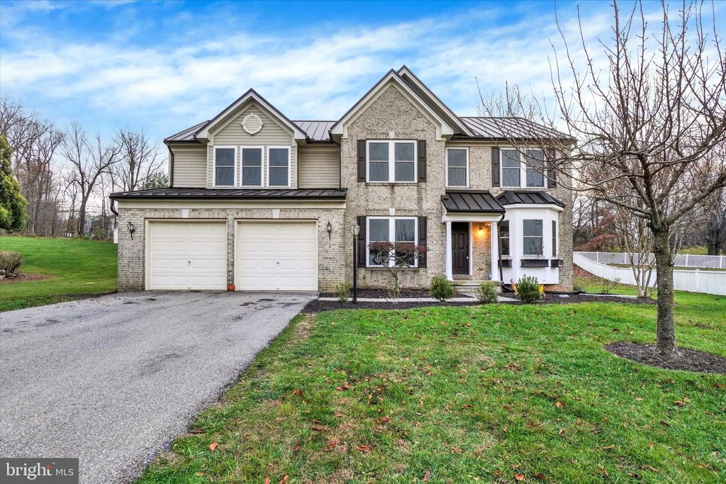 Photo of 735 Clydesdale Drive, YORK, PA 17402 (MLS # PAYK2094042)